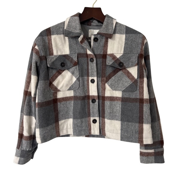 Altard State Jackets & Blazers - Altard State Gray Plaid Button Front Cropped Flannel Shacket Medium